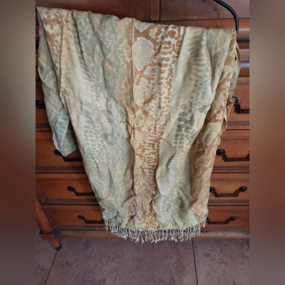 Noma Elegant Tan and Cream Scarf